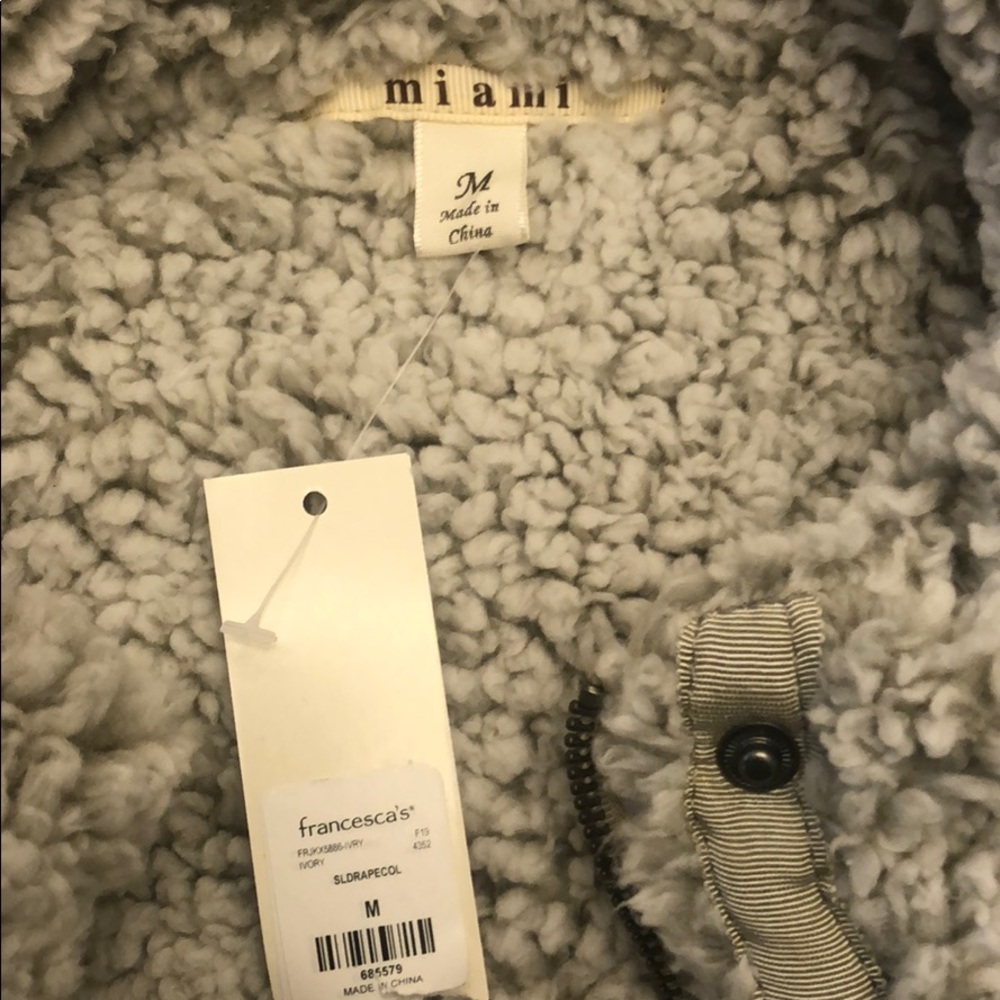 Vest - Picture 2 of 4